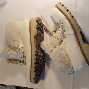 Women's Fracescas Laced Boots